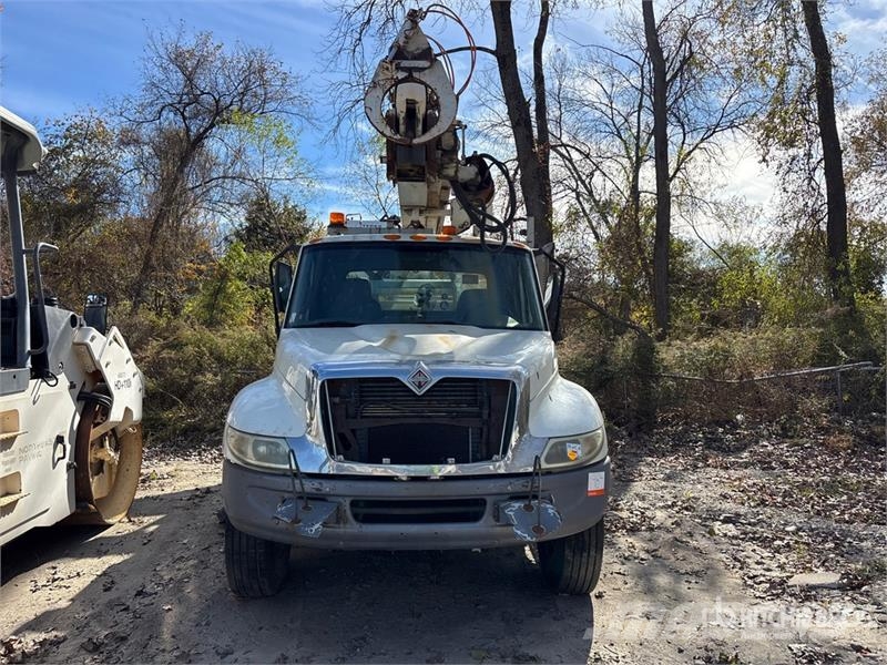 International 4300 Fahrzeug mit mobiler Bohranlage