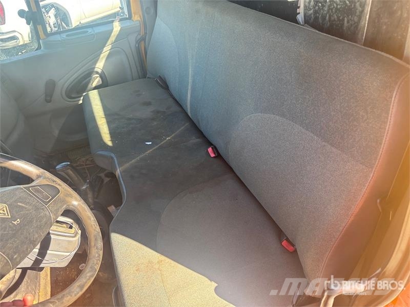 International 4300 شاحنات مزدوجة / خلخلة