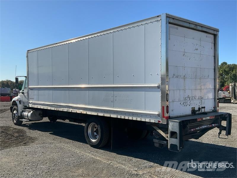 International 4300 貨箱式卡車