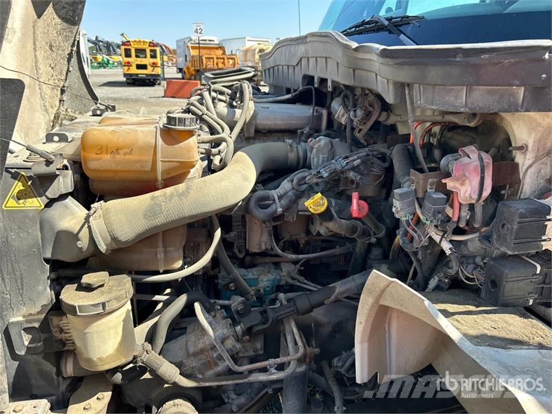 International 4300 Cabinas