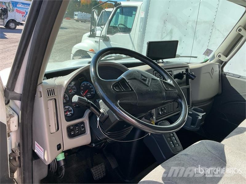 International 4300 Bakwagens met gesloten opbouw