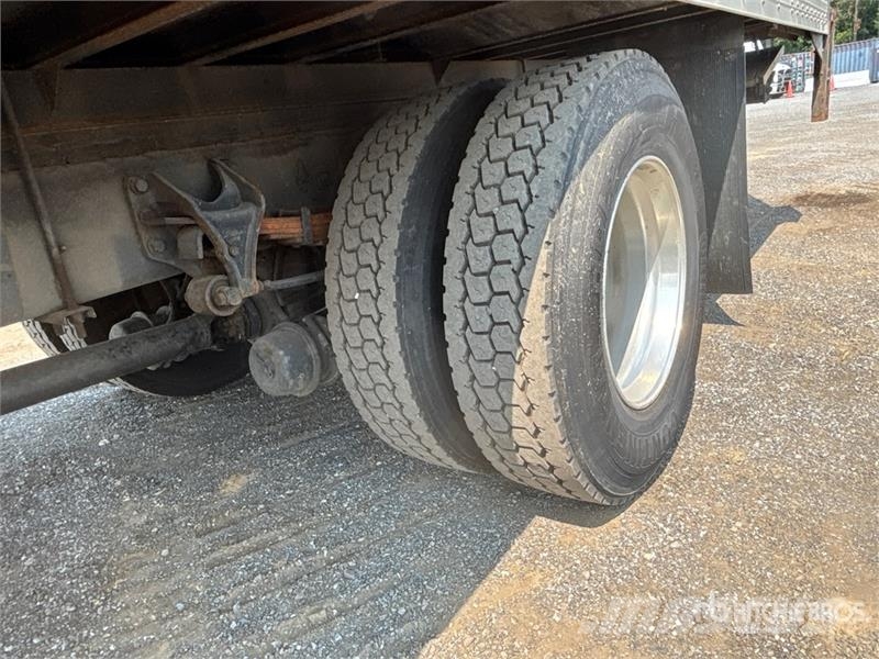 International 4300 Camiones con caja de remolque