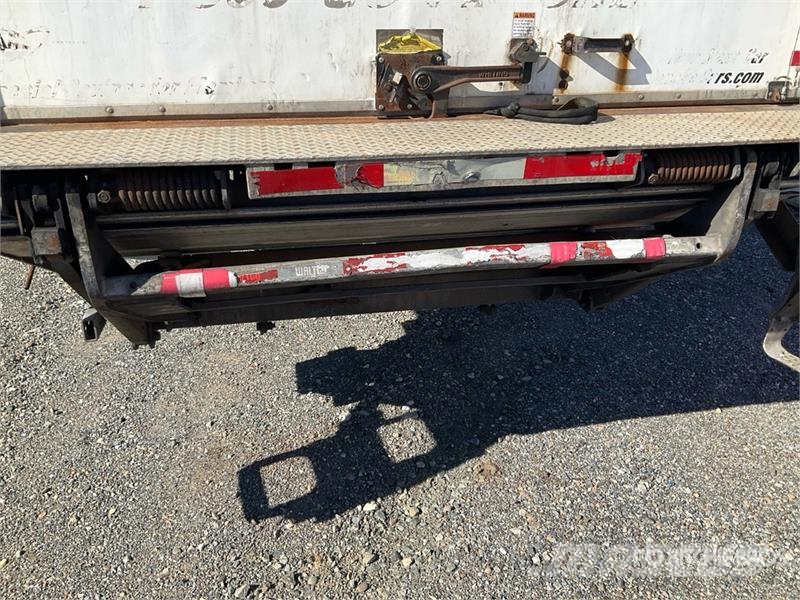 International 4300 貨箱式卡車