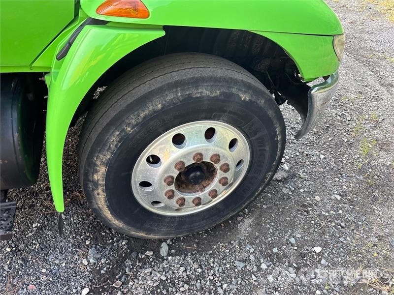 International 4300 كابينة والداخلية