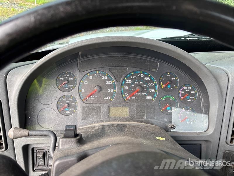 International 4300 كابينة والداخلية
