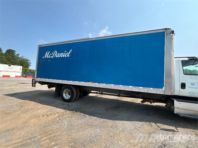 International 4300 Camiones con caja de remolque