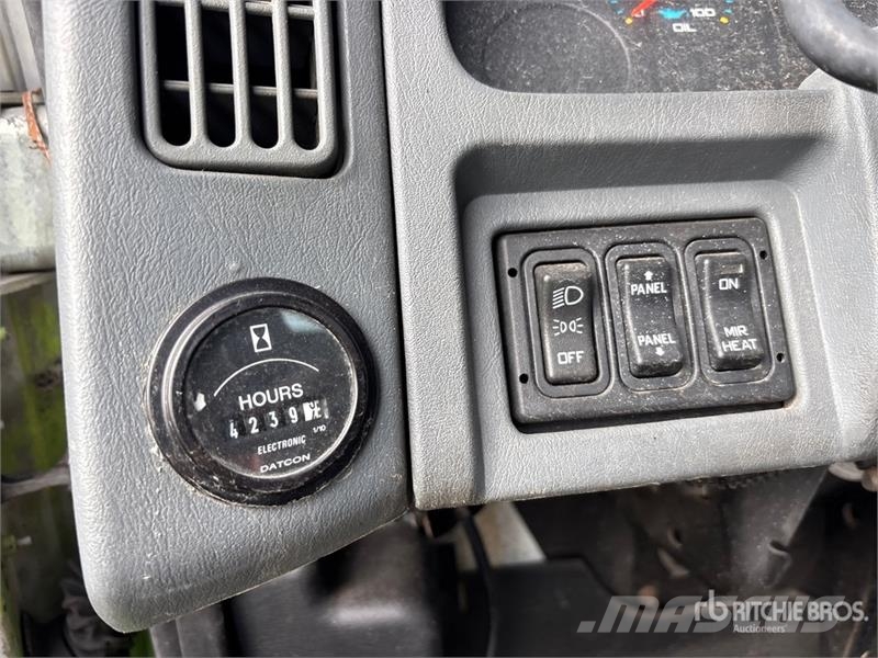 International 4300 كابينة والداخلية