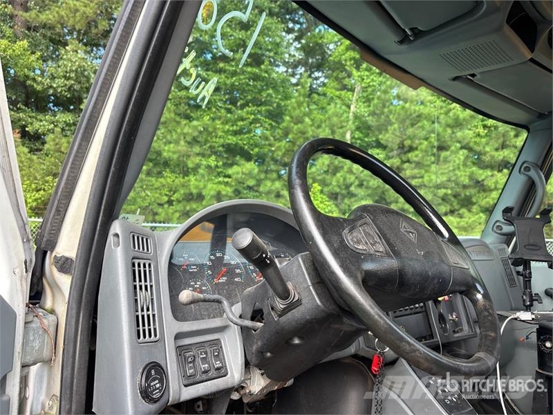 International 4300 كابينة والداخلية