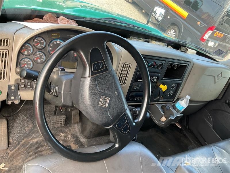 International 4300 Camiones con temperatura controlada