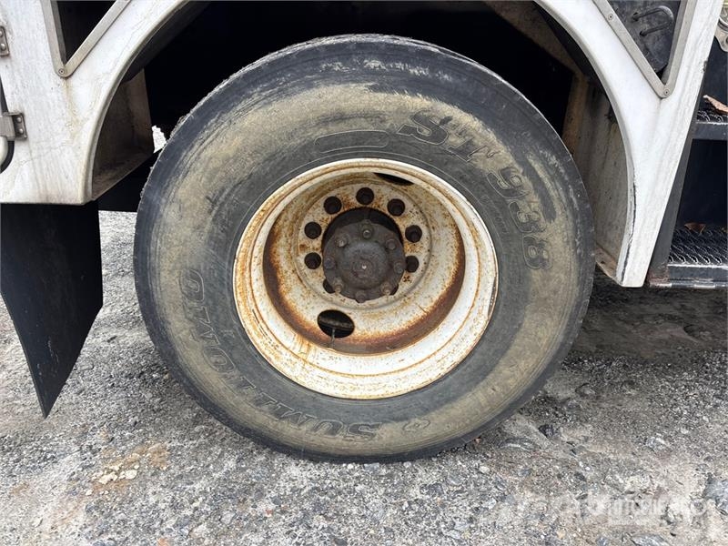 International 4300 Auto korpe
