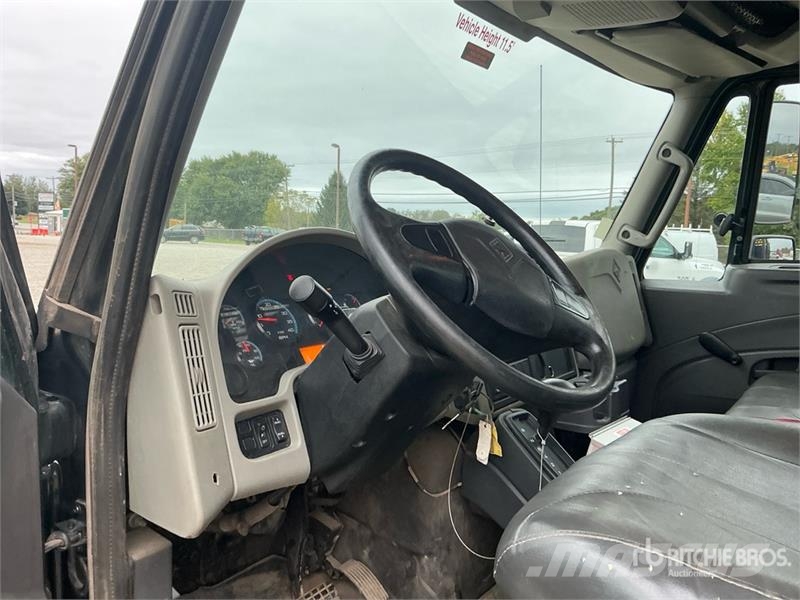 International 4300 多目的/汎用車両