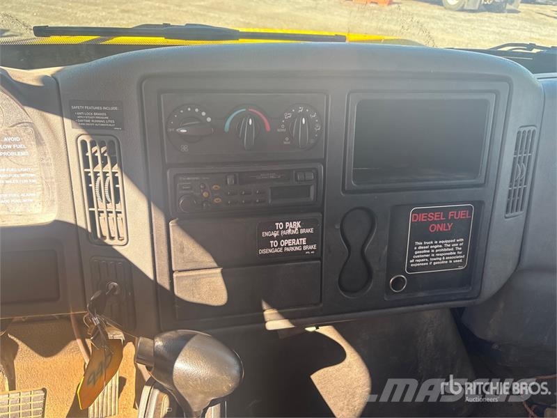 International 4300 شاحنات مزدوجة / خلخلة