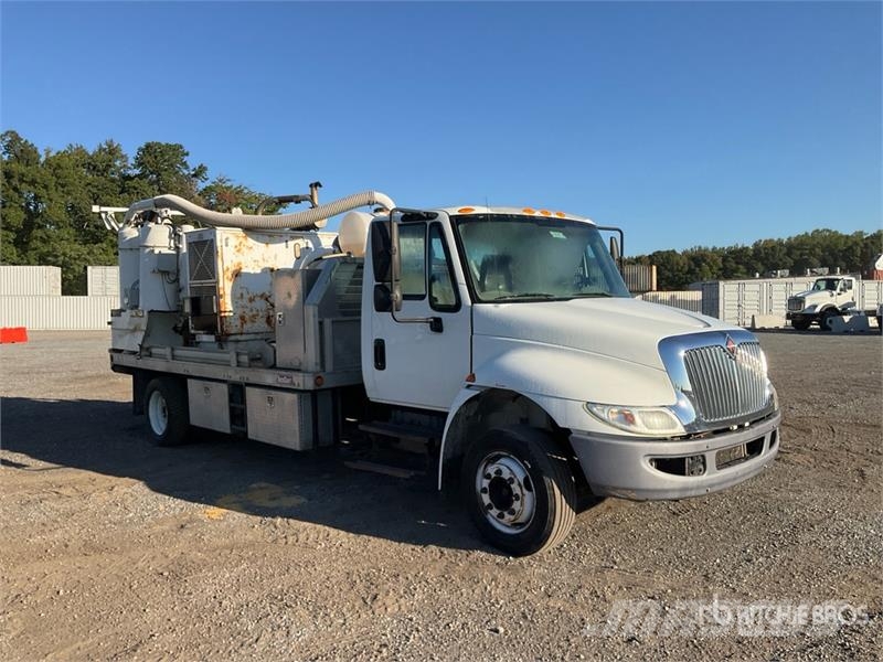 International 4300 Αποφρακτικά οχήματα