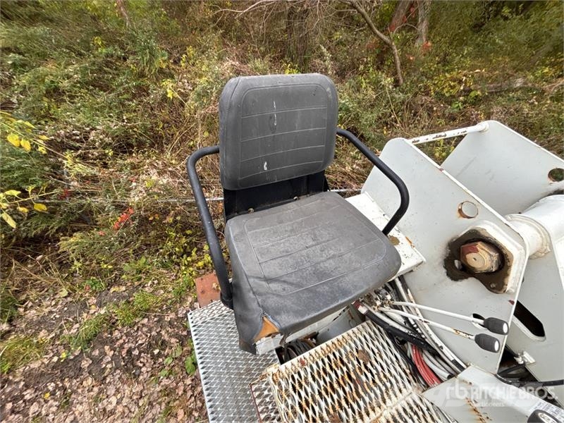 International 4300 Fahrzeug mit mobiler Bohranlage