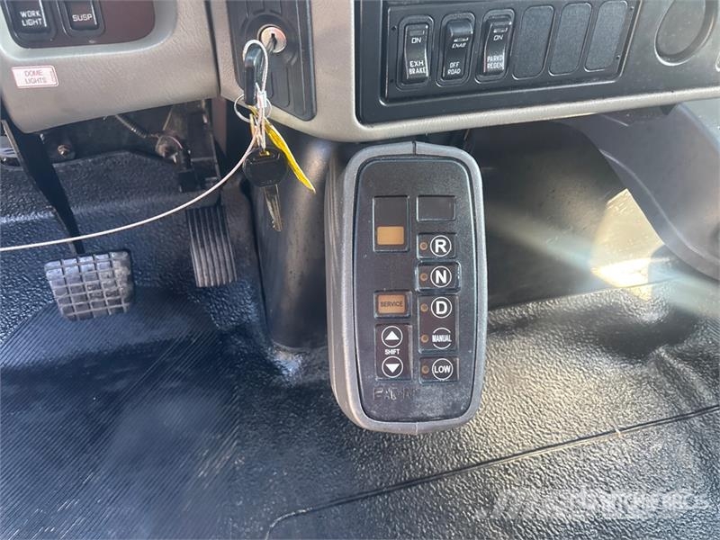 International 4300 Bakwagens met gesloten opbouw