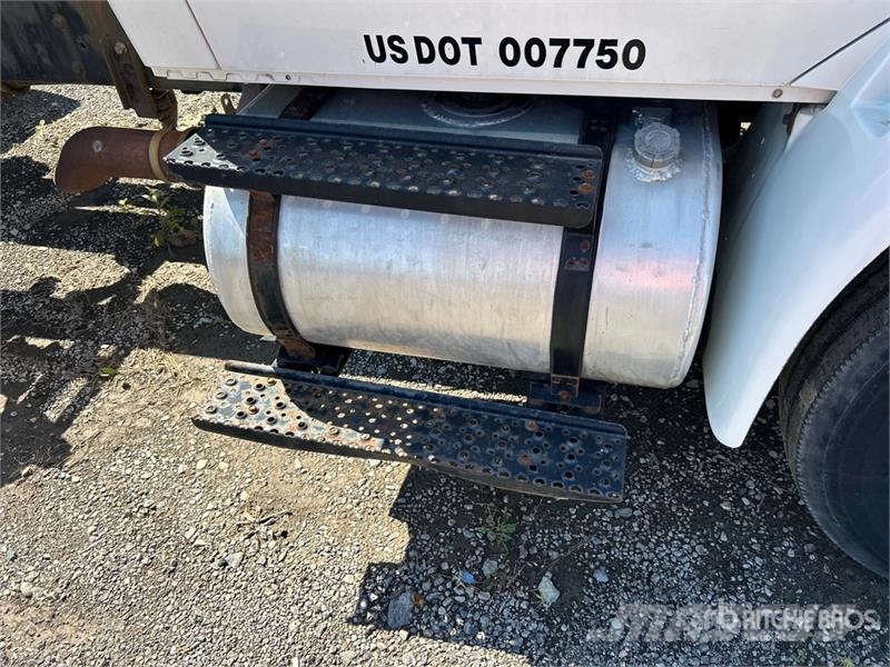 International 4300 Cabinas