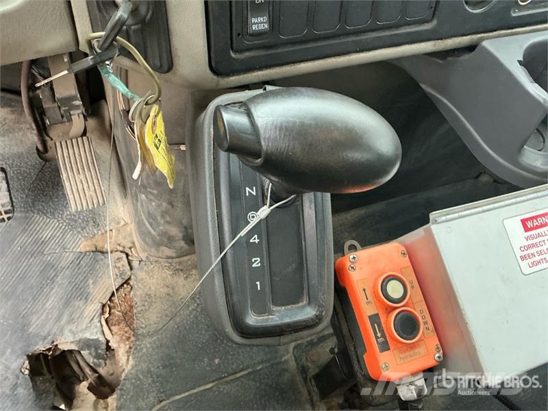 International 4300 多目的/汎用車両
