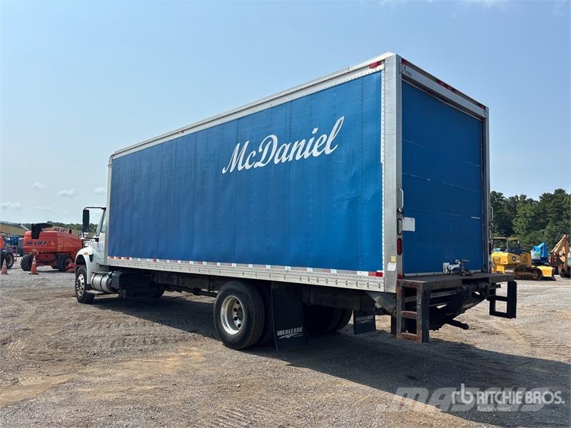 International 4300 Camiones con caja de remolque