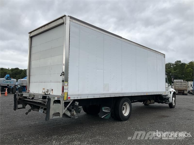 International 4300 Furgons