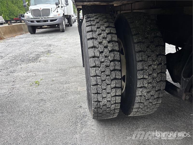 International 4300 Temperature controlled trucks