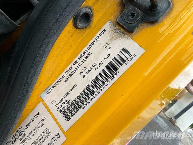 International 4300 Kombinētās vakumsūkņa mašīnas