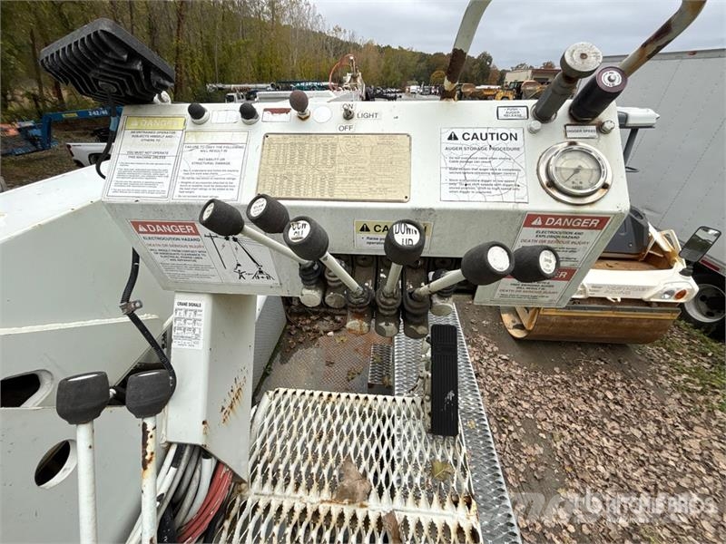 International 4300 Fahrzeug mit mobiler Bohranlage