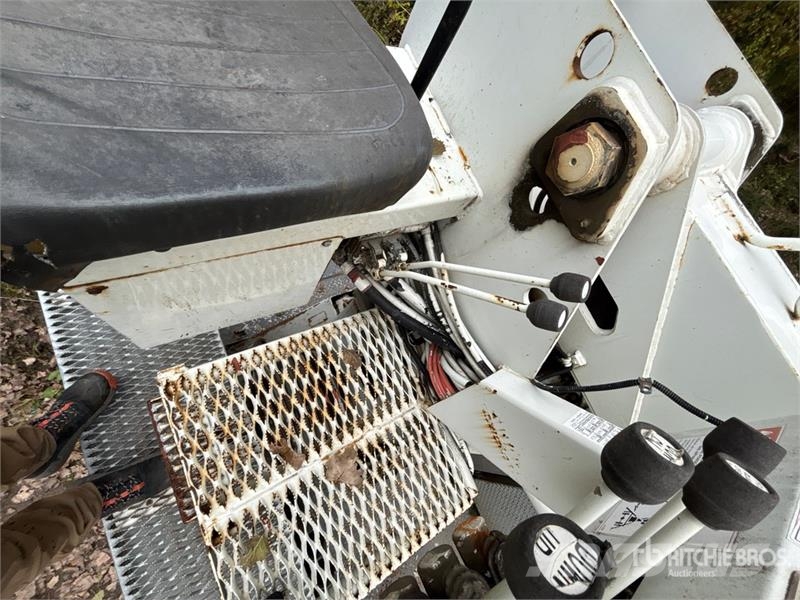International 4300 Fahrzeug mit mobiler Bohranlage
