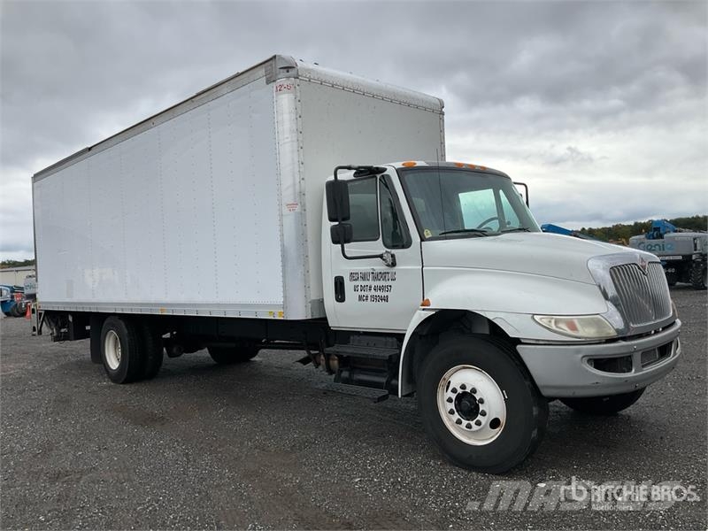 International 4300 Furgons