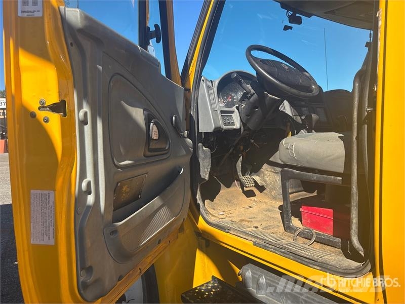 International 4300 شاحنات مزدوجة / خلخلة