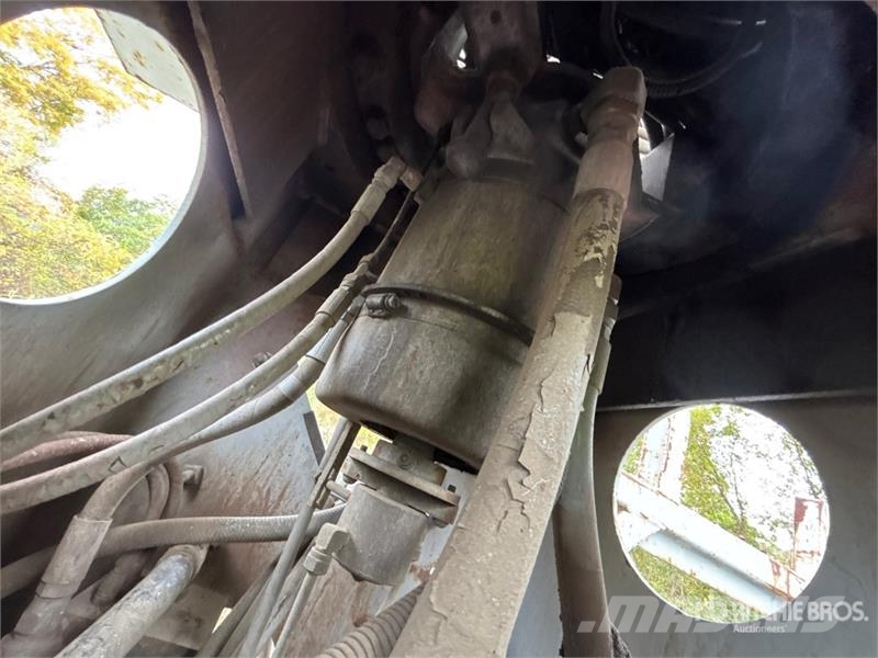 International 4300 Fahrzeug mit mobiler Bohranlage