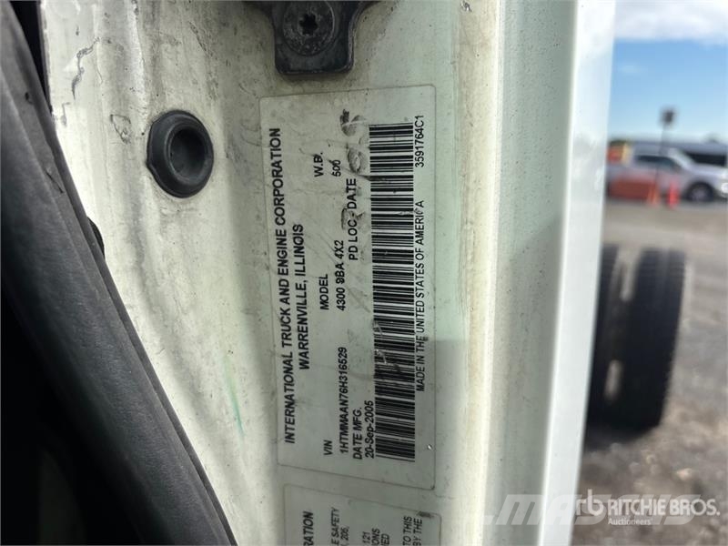 International 4300 كابينة والداخلية