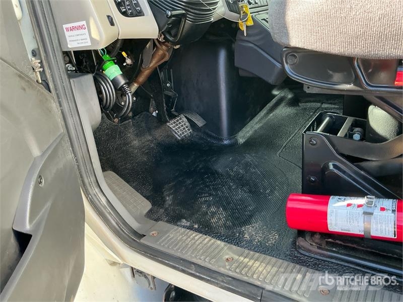 International 4300 Bakwagens met gesloten opbouw