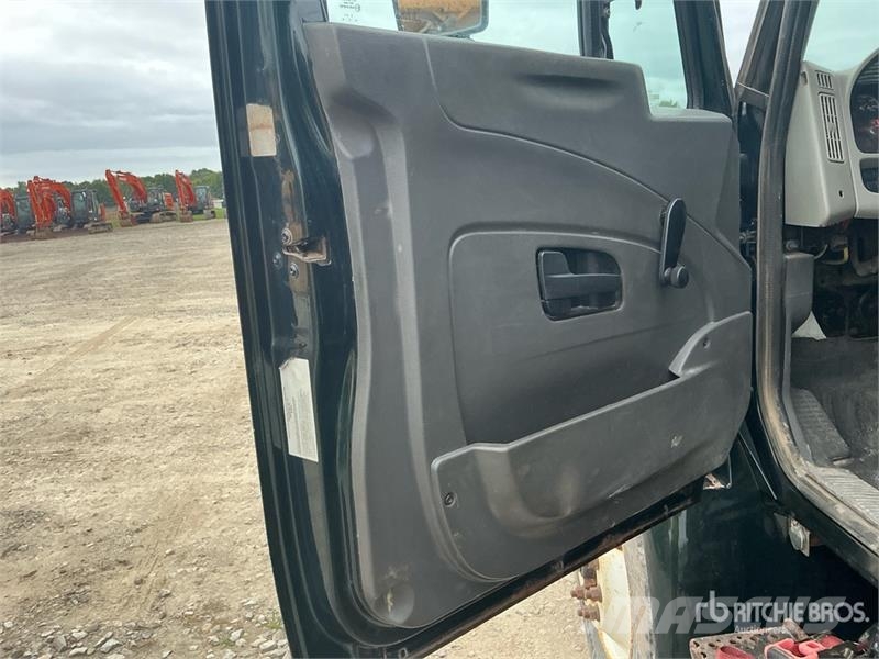 International 4300 多目的/汎用車両