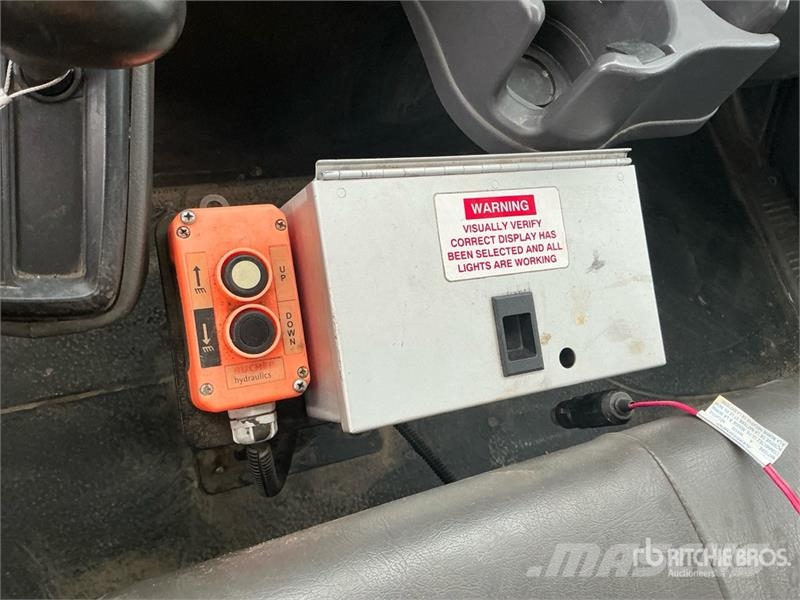 International 4300 多目的/汎用車両