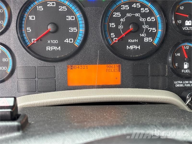 International 4300 Auto korpe