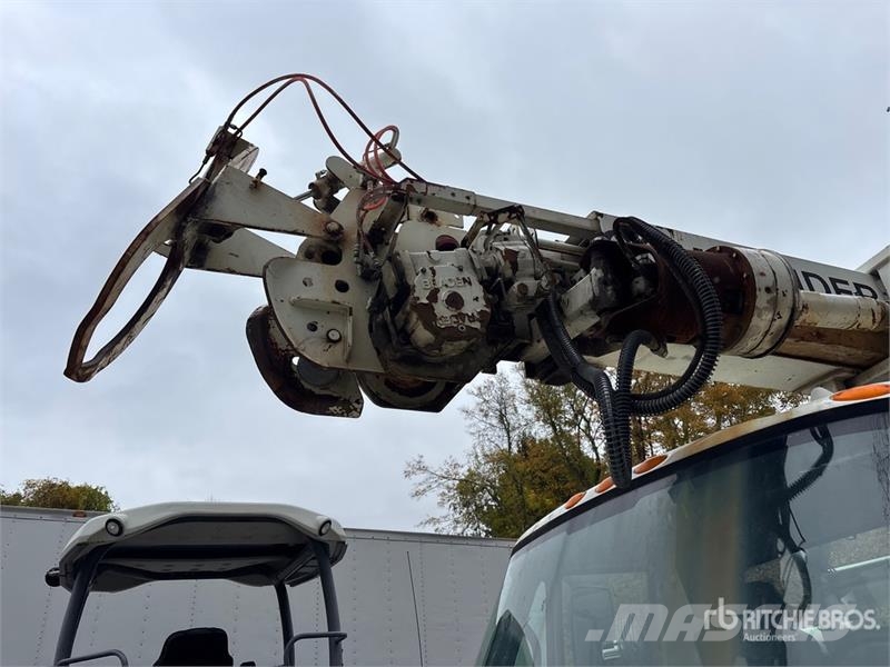 International 4300 Fahrzeug mit mobiler Bohranlage