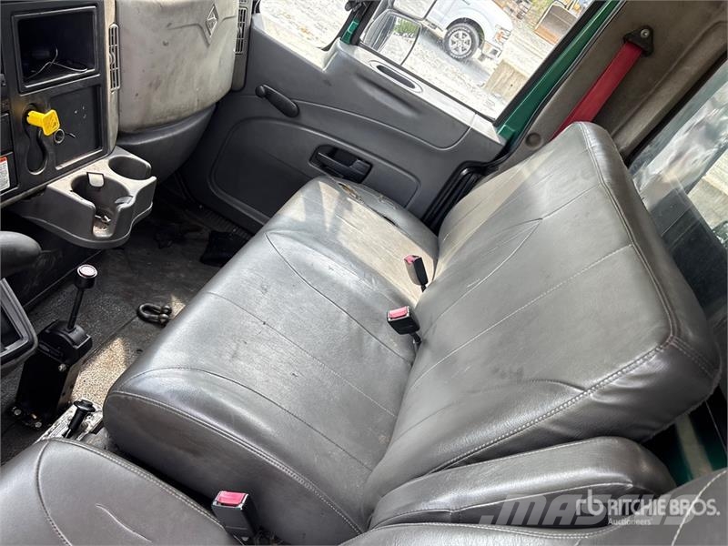 International 4300 Camiones volquete para virutas de madera