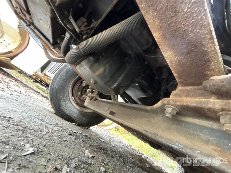 International 4300 Fahrzeug mit mobiler Bohranlage