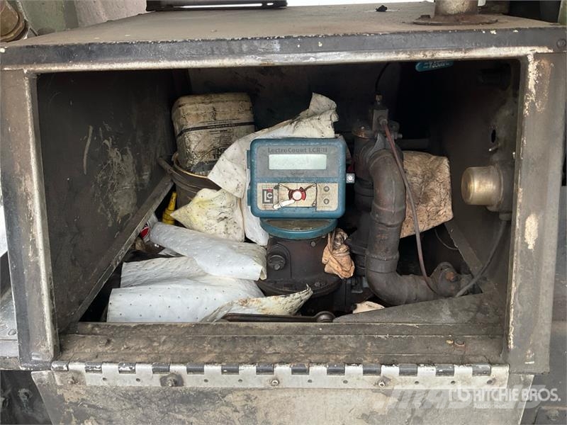 International 4300 タンカートラック