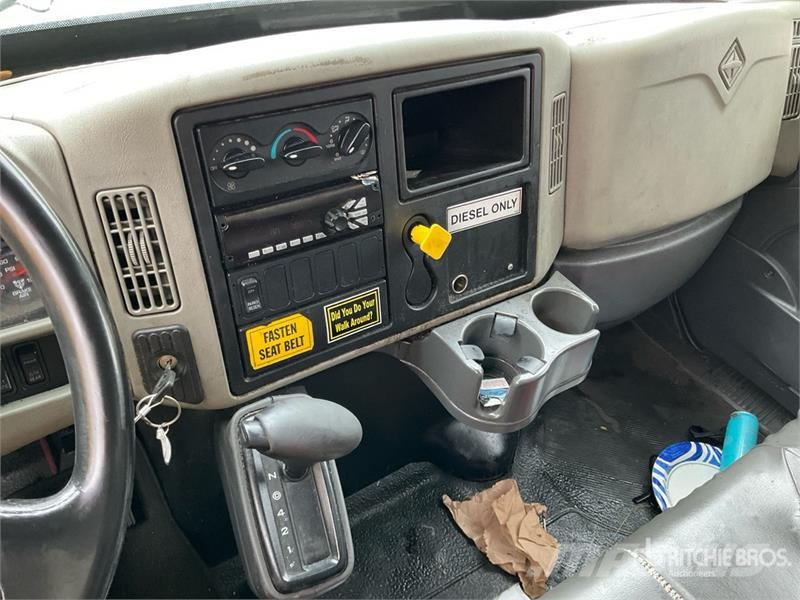 International 4300 Furgons