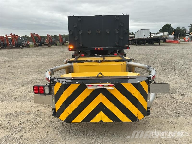 International 4300 多目的/汎用車両