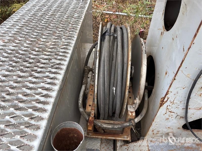 International 4300 Fahrzeug mit mobiler Bohranlage