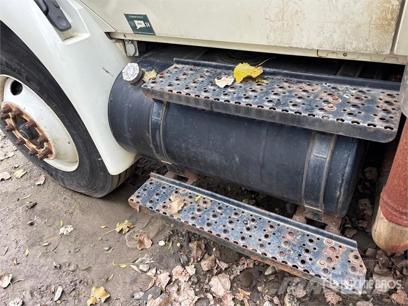 International 4300 Fahrzeug mit mobiler Bohranlage