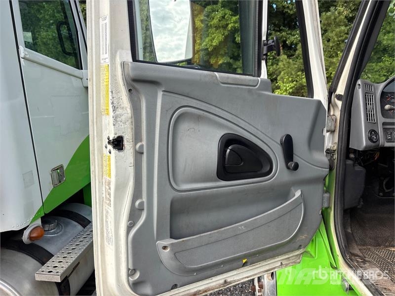 International 4300 كابينة والداخلية