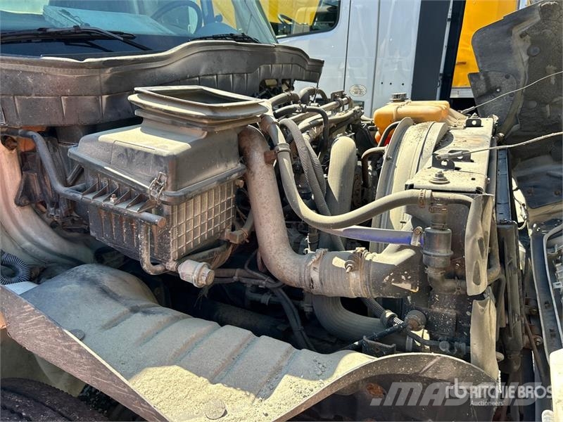 International 4300 Cabinas