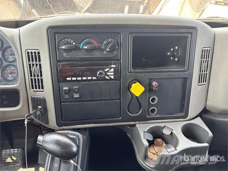 International 4300 Camiones con caja de remolque
