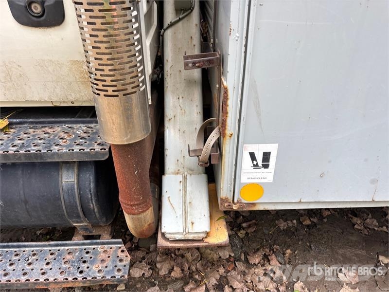 International 4300 Fahrzeug mit mobiler Bohranlage