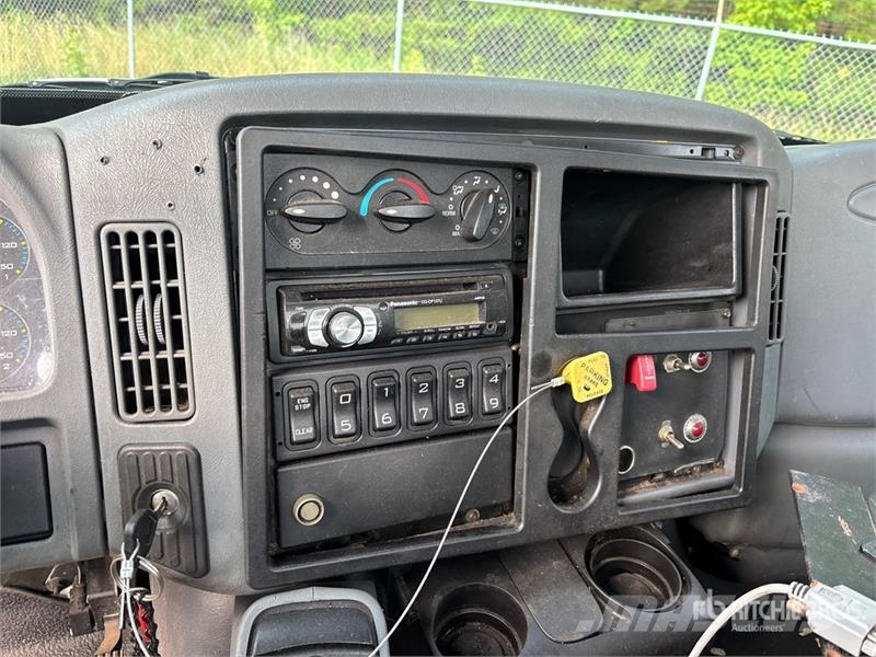International 4300 كابينة والداخلية