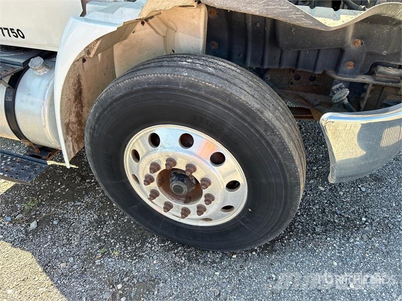 International 4300 Cabinas