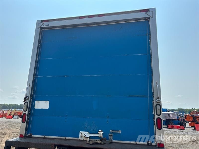 International 4300 Camiones con caja de remolque
